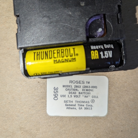 Seth Thomas Roses Clock - Vintage Oval Needlepoint Design Model 3590 - Picture 9 of 9